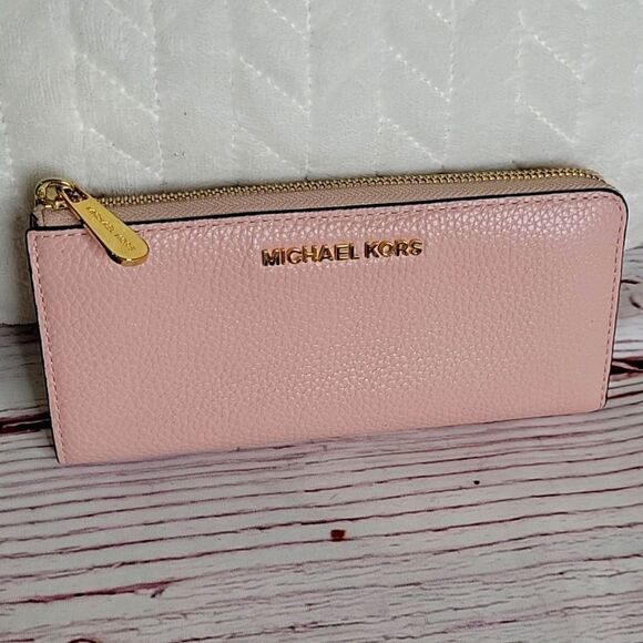 MICHAEL KORS Leather Wallet in Dusty Pink - Picture 2 of 10